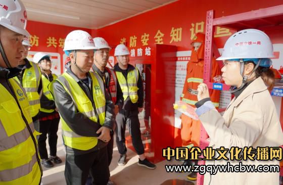 講解消防器材使用注意事項(xiàng).JPG