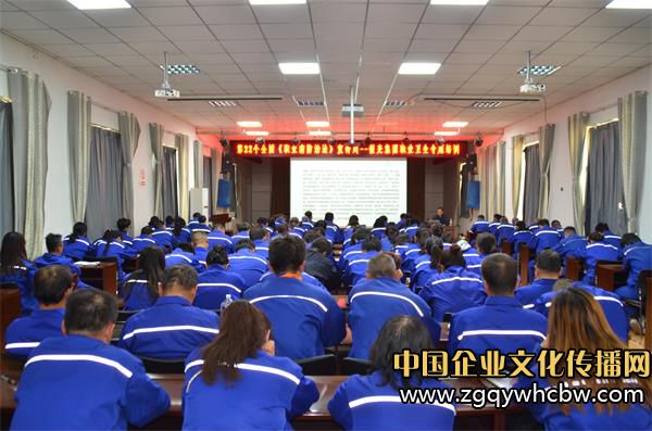 圖為銀光公司在開展<a href=http://jinsanqi.com.cn/ztb/2014-02-25/2249.html target=_blank class=infotextkey>專題</a>培訓(xùn).jpg