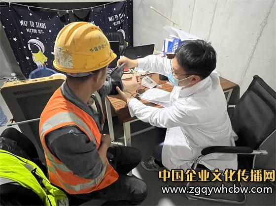測(cè)量血壓.jpg