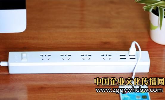 “小U”智能插線板2.JPG