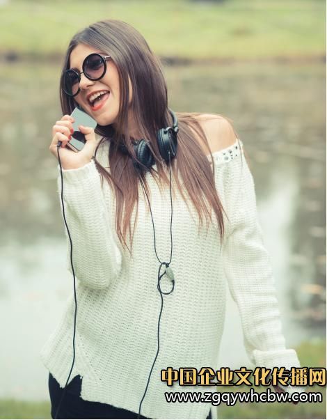 Cirrus Logic CS47L15 Karaoke singer.jpeg