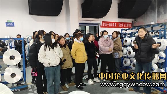 2.圖為返鄉(xiāng)人員在三聯(lián)新材料公司觀摩.jpg
