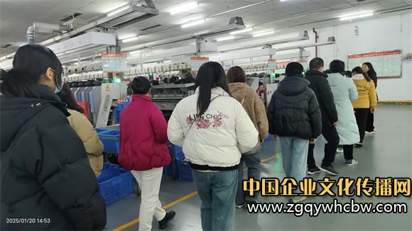 1.圖為返鄉(xiāng)人員在虹緯公司觀摩.jpg